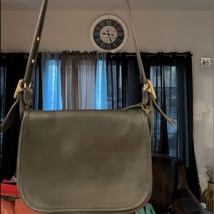 Coach Vintage Crossbody 🌻👜🌻 great condition 🌻👜🌻